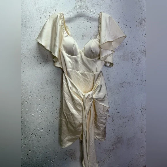 Selfie Leslie Aphrodite Molded Bust Angel Sleeve Wrap Dress Cream NEW Size Small - Picture 2 of 12